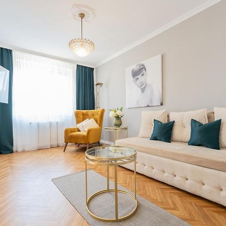 Haga Flat Lejlighed Oradea Eksteriør billede