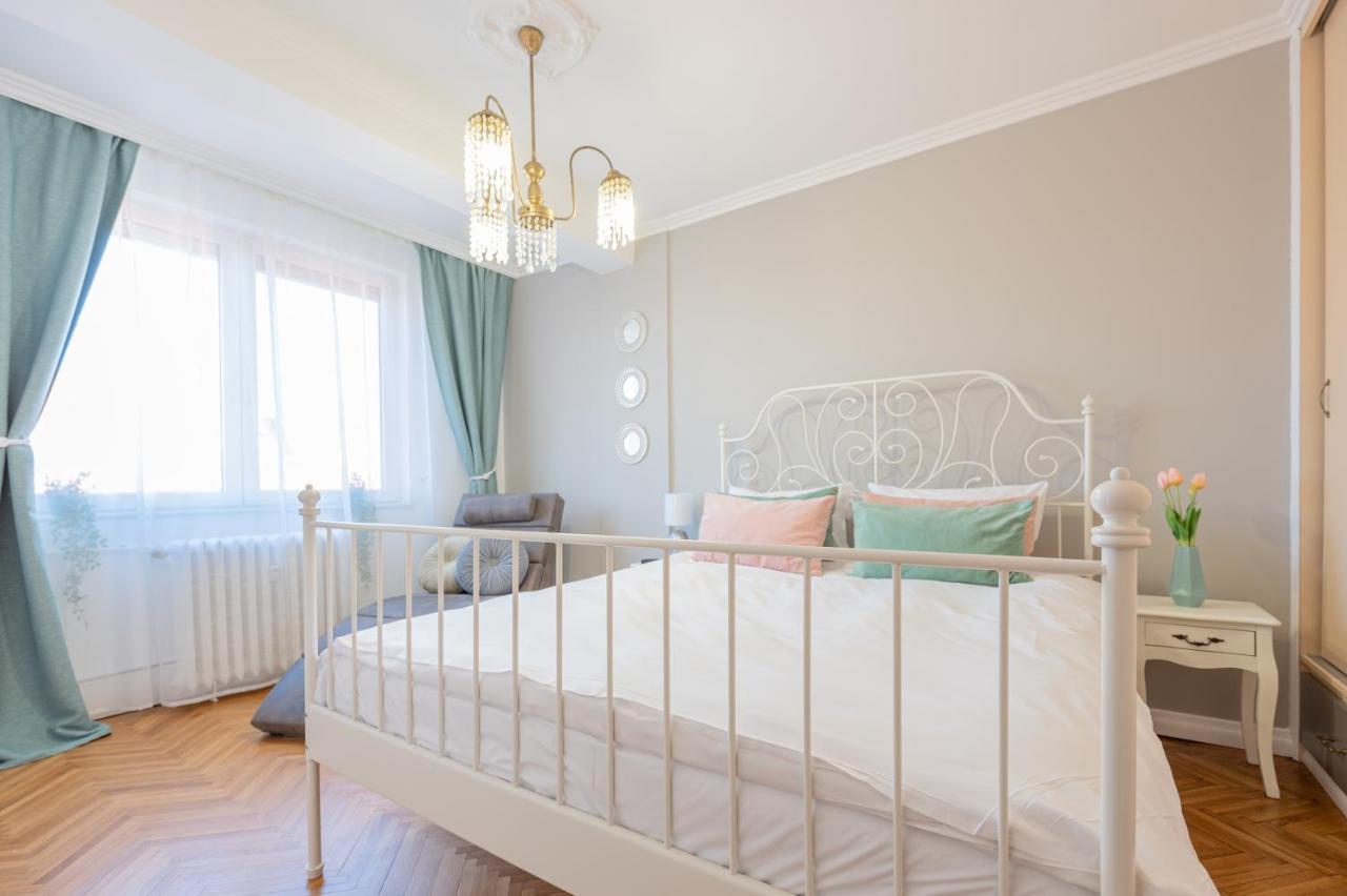 Haga Flat Lejlighed Oradea Eksteriør billede